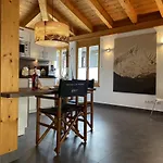 Max 1 Apartamento