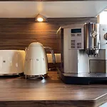 Max 1 Apartamento *