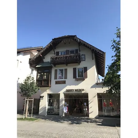 Apartment Max 1